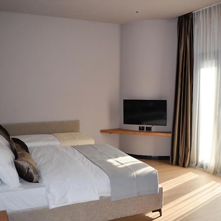 N'Peze Hotel Ljaknasi Buitenkant foto
