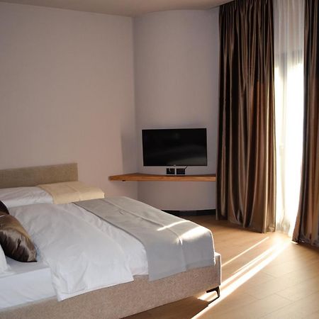 N'Peze Hotel Ljaknasi Buitenkant foto