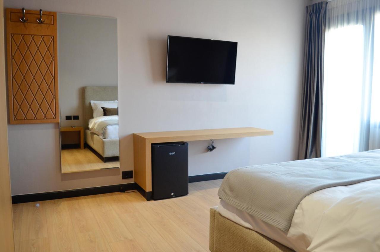 N'Peze Hotel Ljaknasi Buitenkant foto