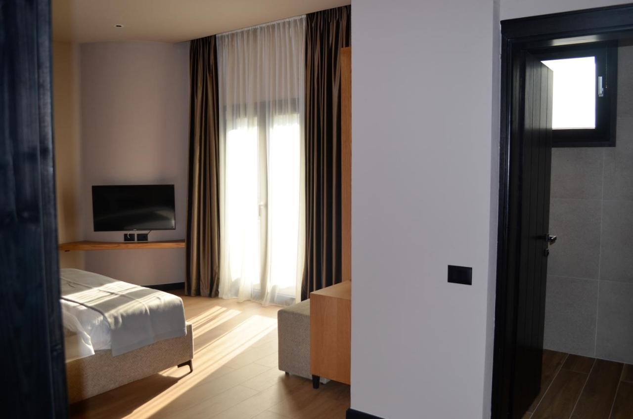 N'Peze Hotel Ljaknasi Buitenkant foto